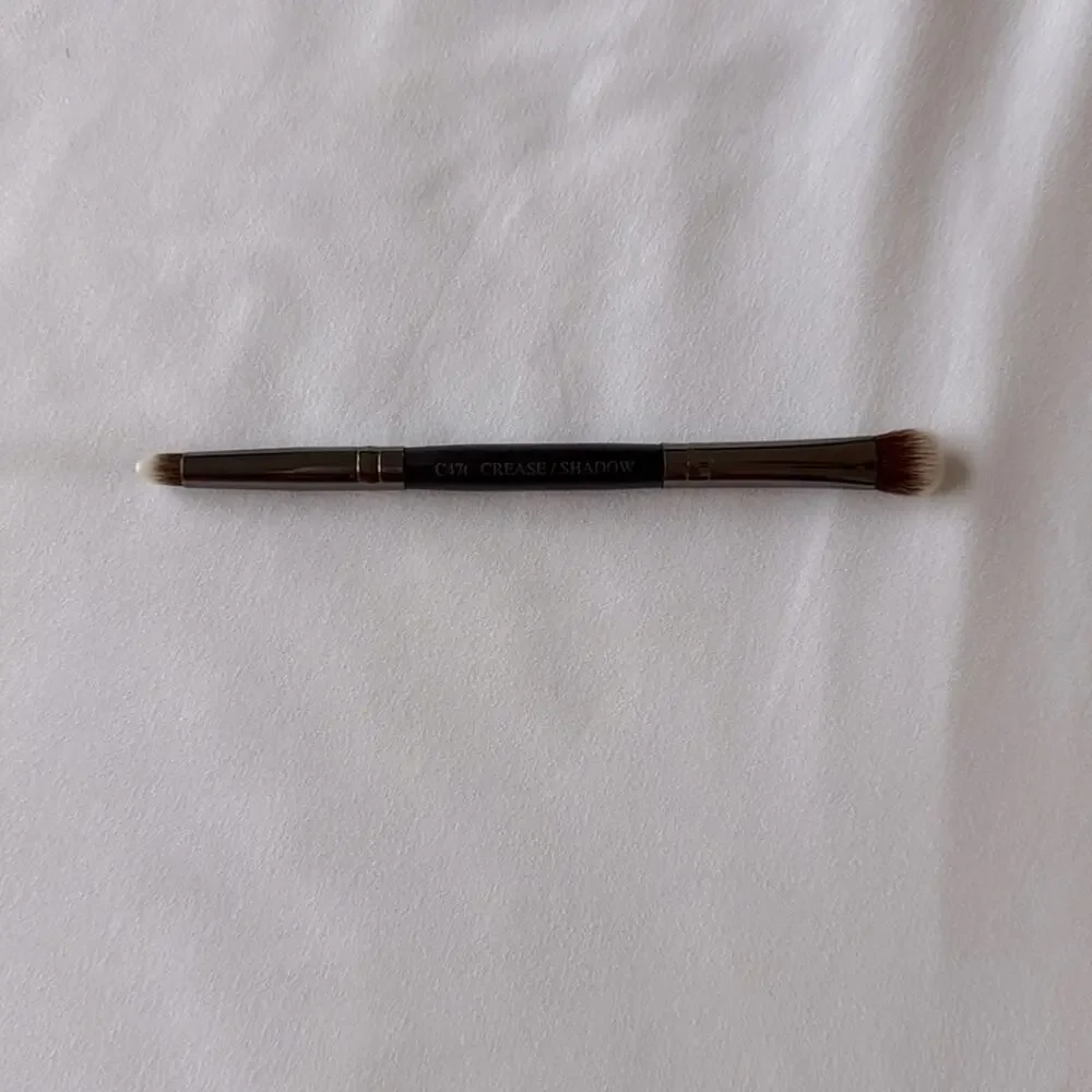 Crown Brush: double ended Shadow/Crease Duet C476